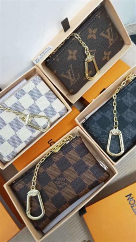 louis vuitton keychain card holder.